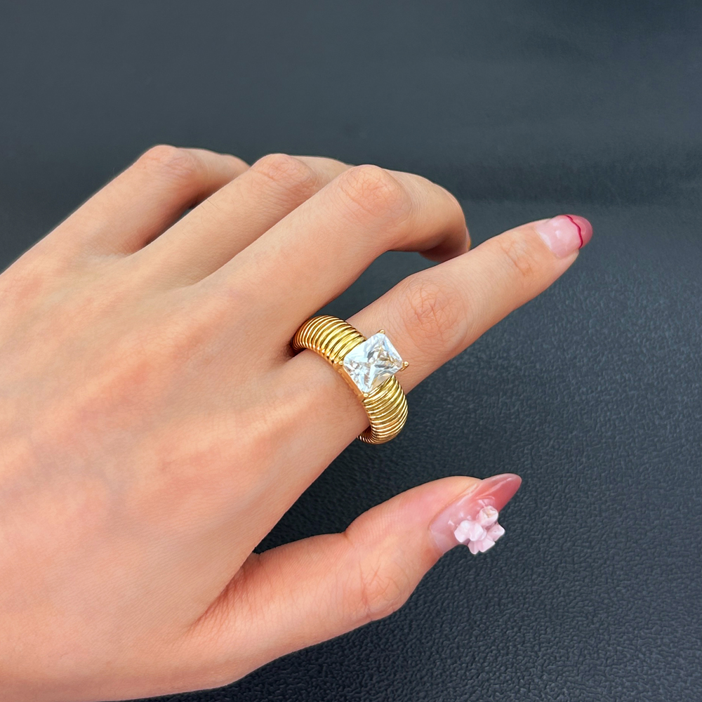 Sprial Ring For Women Men Luxu - Men'S Accessories Hand Bands 评论和价格